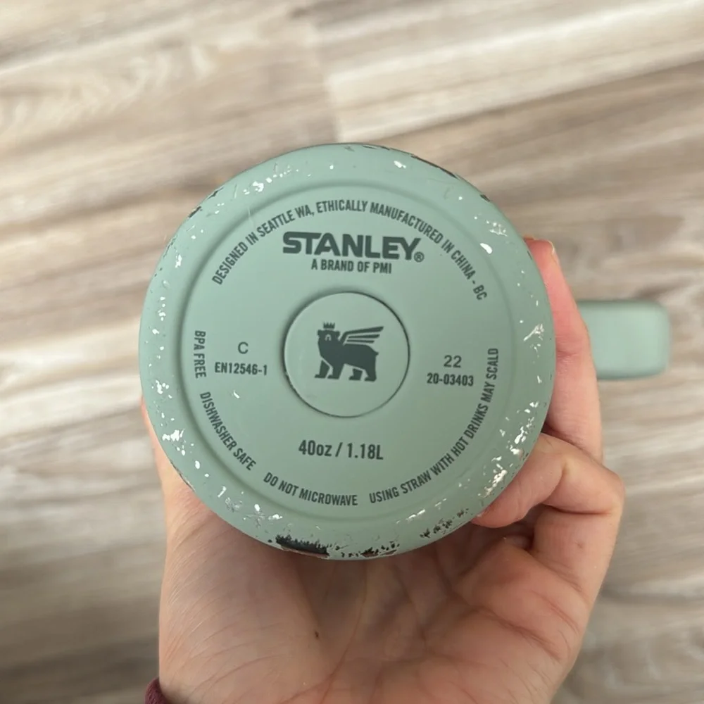 Stanley THE QUENCHER H2.0 FLOWSTAT TUMBLER SOFT MATTE 40 OZ Water Bottle - Picture 8 of 9